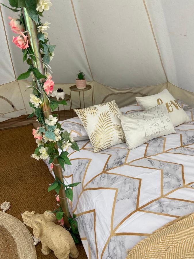 Hotel Country Bumpkins Luxury Glamping Wellingore Exterior foto