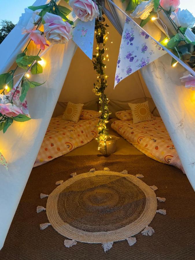 Hotel Country Bumpkins Luxury Glamping Wellingore Exterior foto