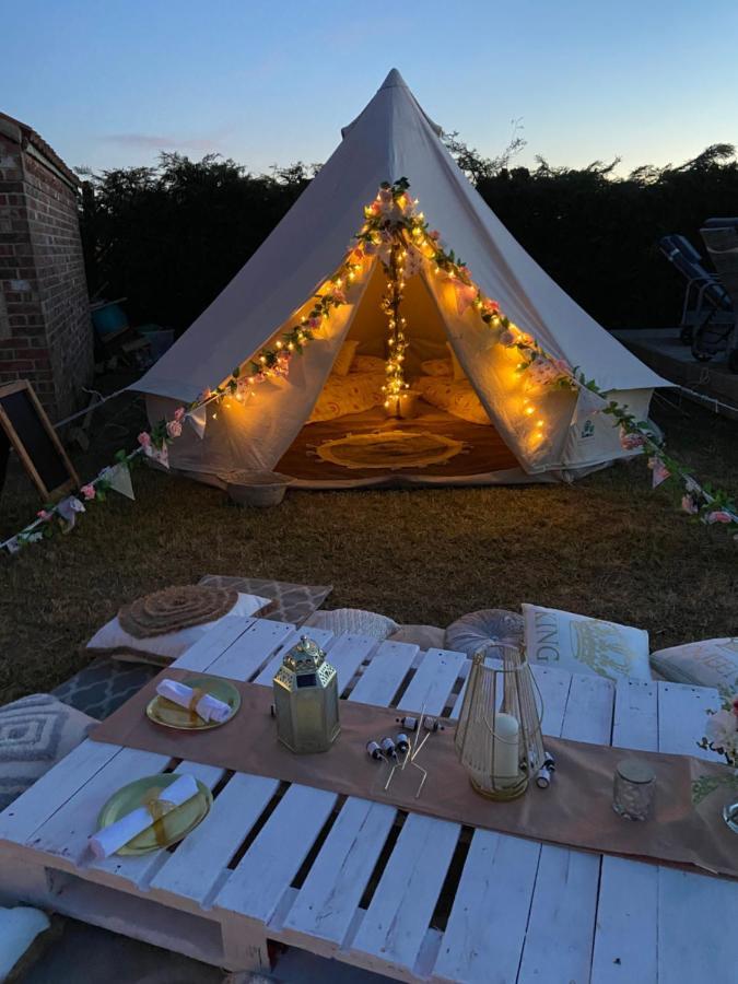 Hotel Country Bumpkins Luxury Glamping Wellingore Exterior foto