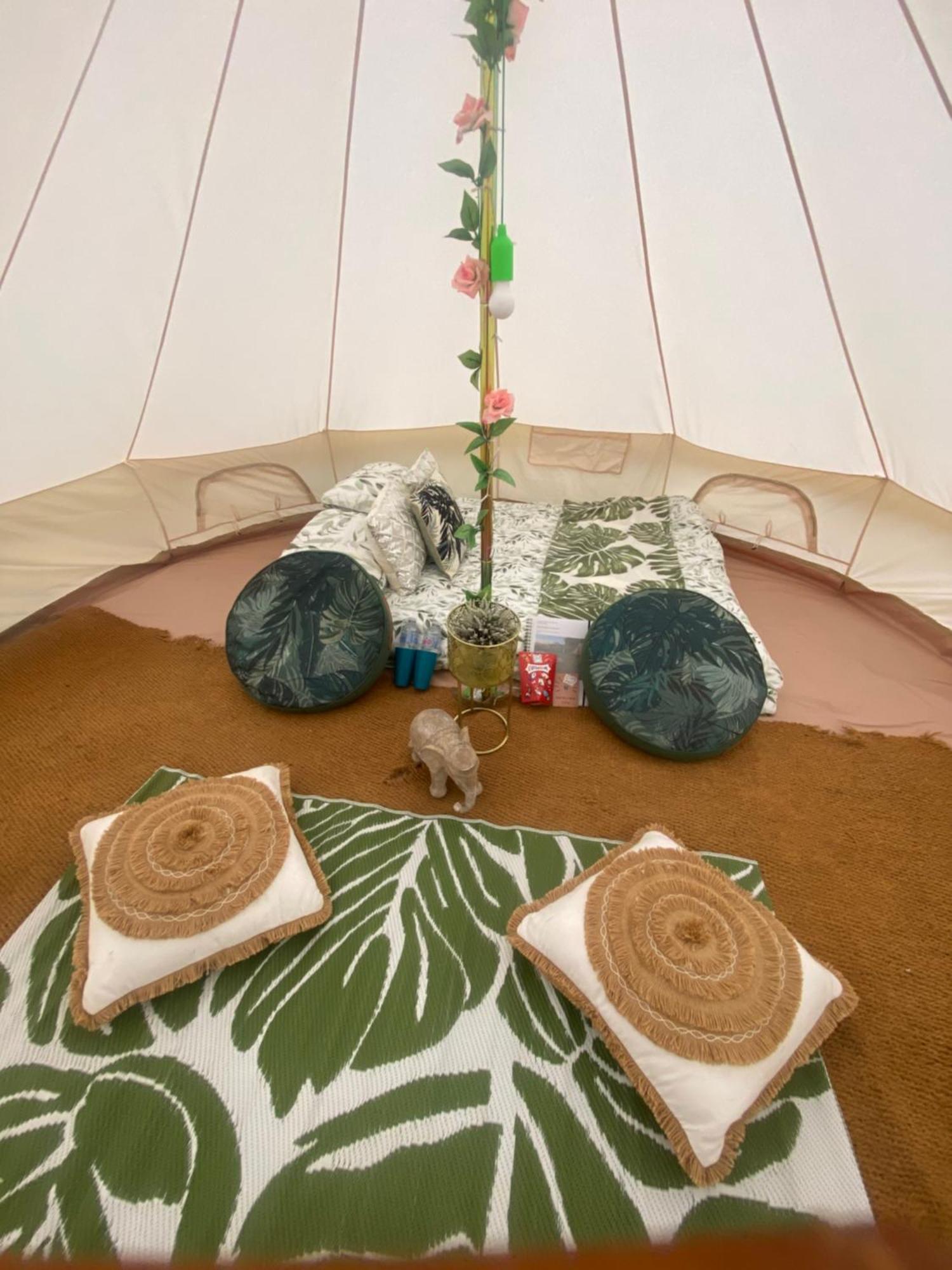 Hotel Country Bumpkins Luxury Glamping Wellingore Exterior foto
